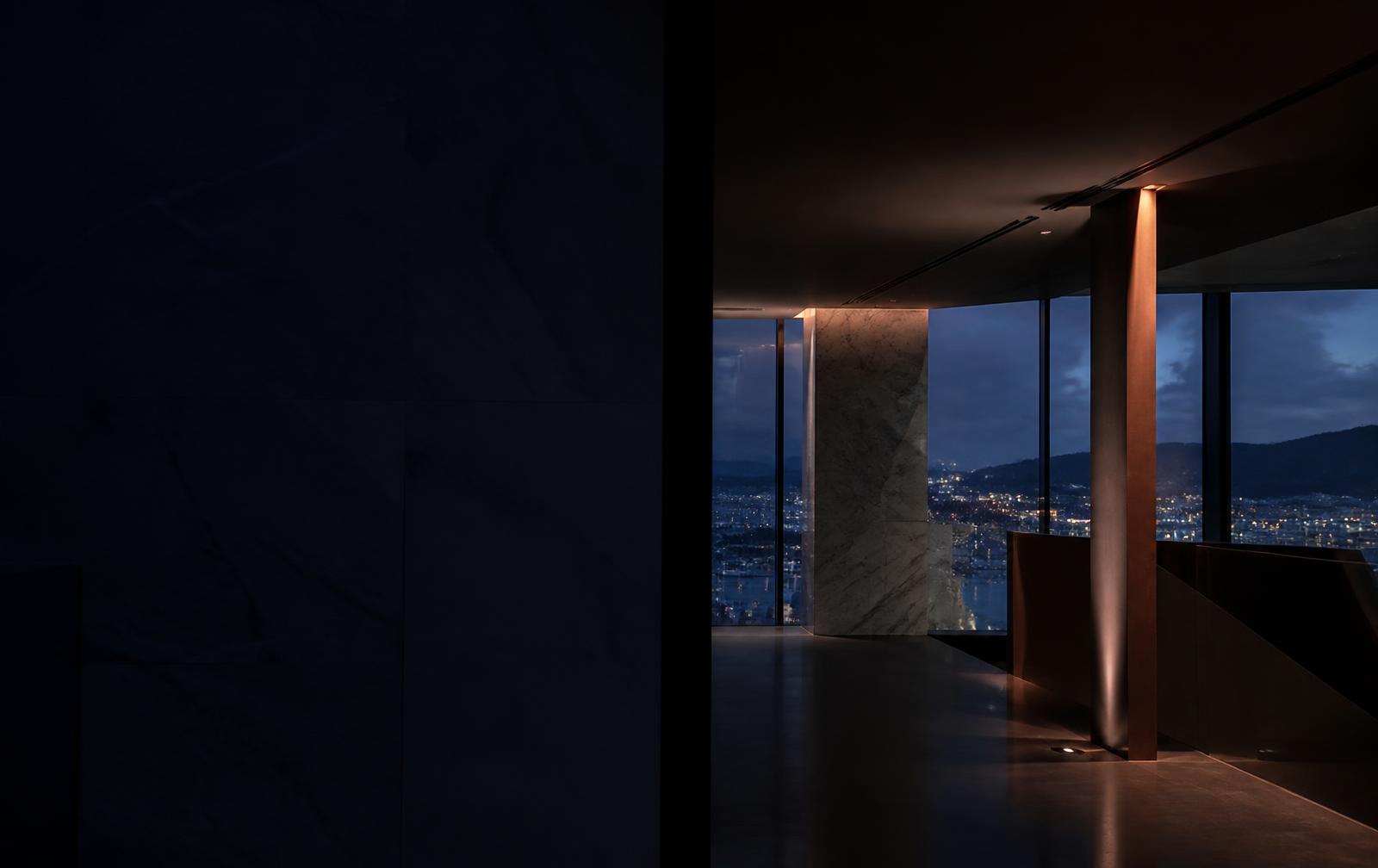 Bürointerieur in Zürich bei Dämmerung